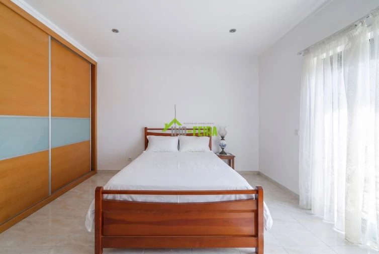 Apartamento T5 para Venda em Arrifana Foto 42