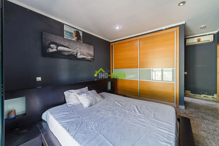 Apartamento T5 para Venda em Arrifana Foto 32