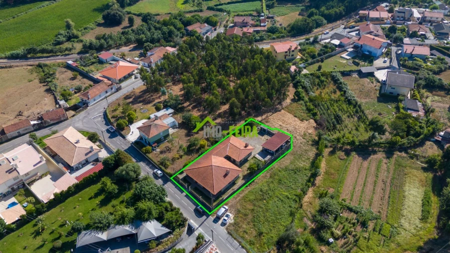Apartamento T5 para Venda em Arrifana Foto 9