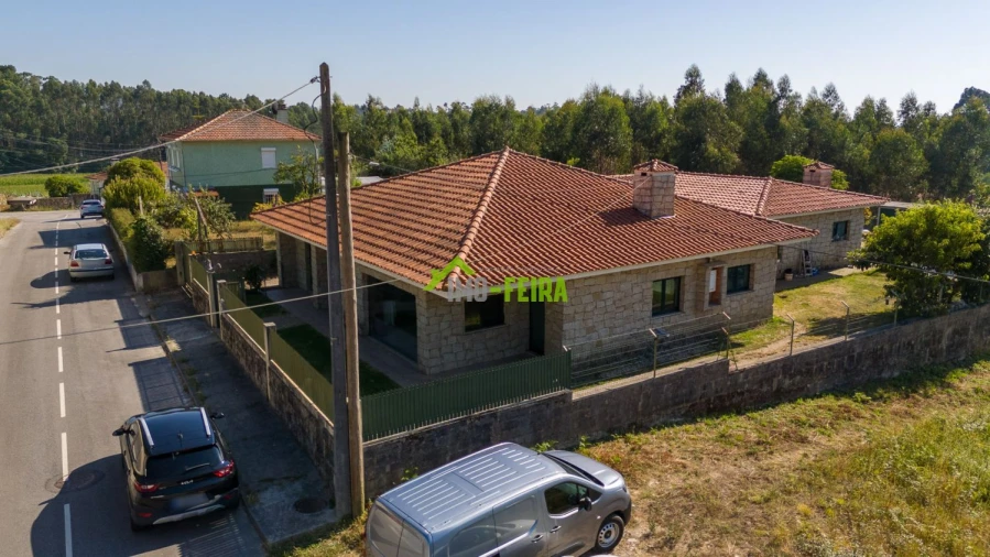 Apartamento T5 para Venda em Arrifana Foto 27