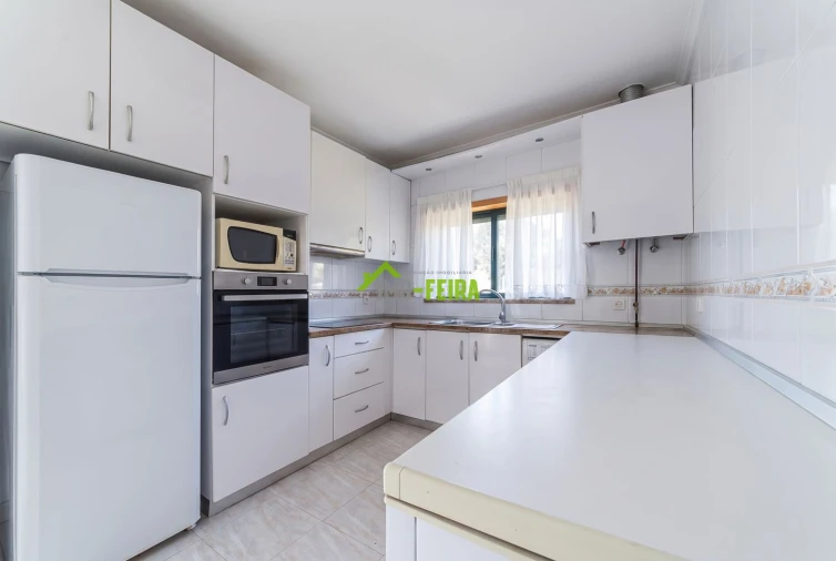 Apartamento T5 para Venda em Arrifana Foto 34