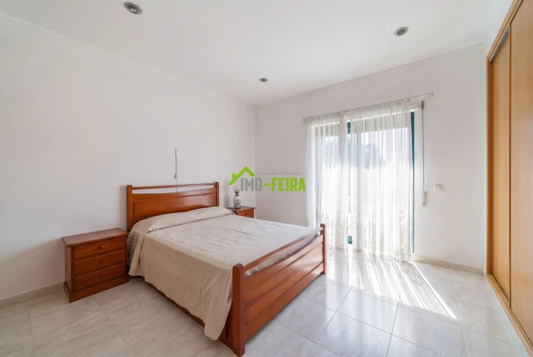 Apartamento T5 para Venda em Arrifana Foto 39