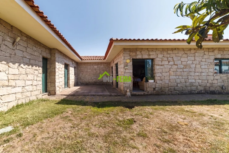 Apartamento T5 para Venda em Arrifana Foto 4