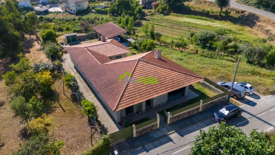 Apartamento T5 para Venda em Arrifana Foto 51