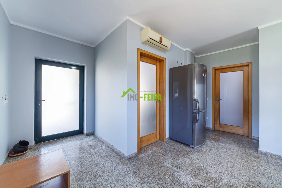 Apartamento T5 para Venda em Arrifana Foto 20