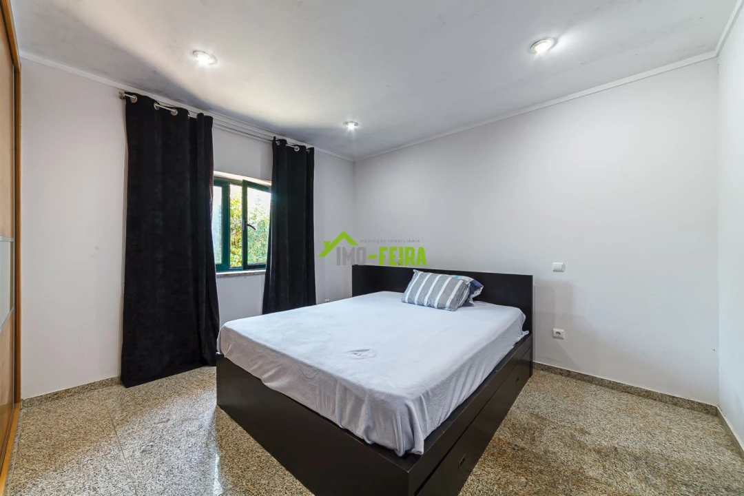 Apartamento T5 para Venda em Arrifana Foto 25