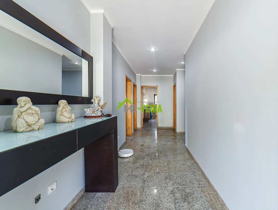 Apartamento T5 para Venda em Arrifana Foto 18