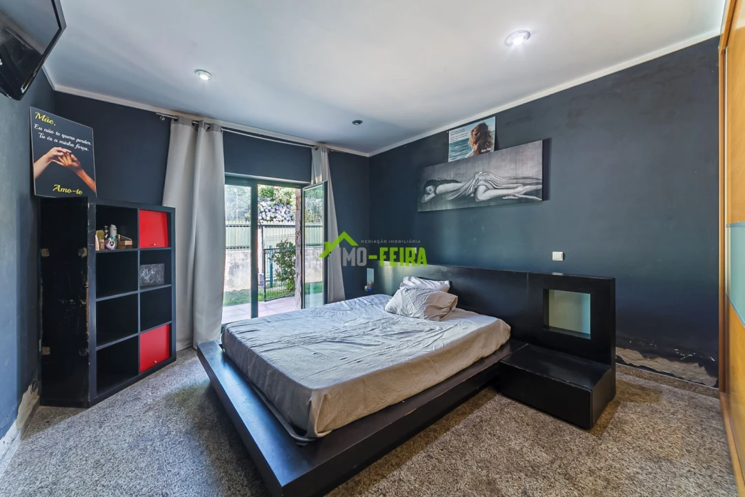 Apartamento T5 para Venda em Arrifana Foto 31