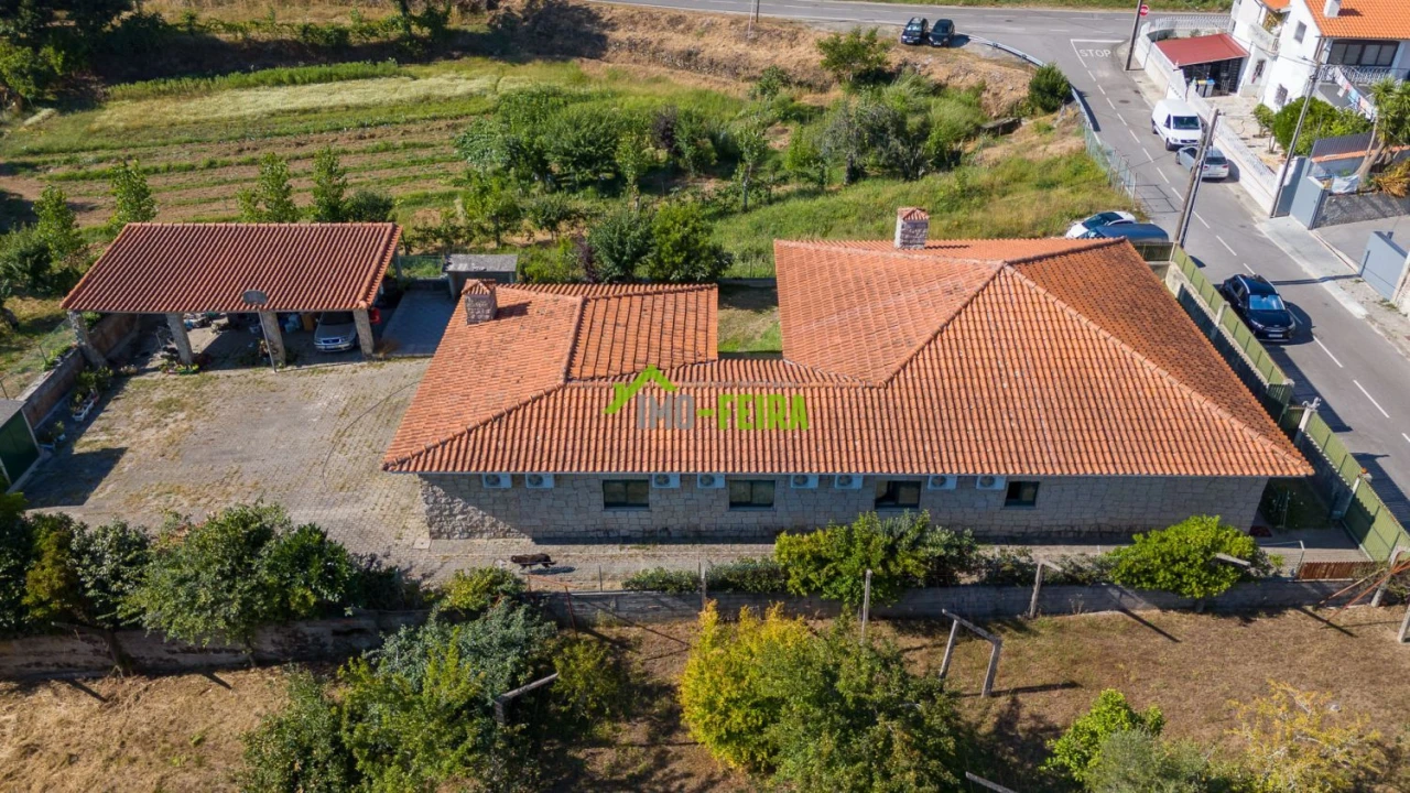 Apartamento T5 para Venda em Arrifana Foto 8