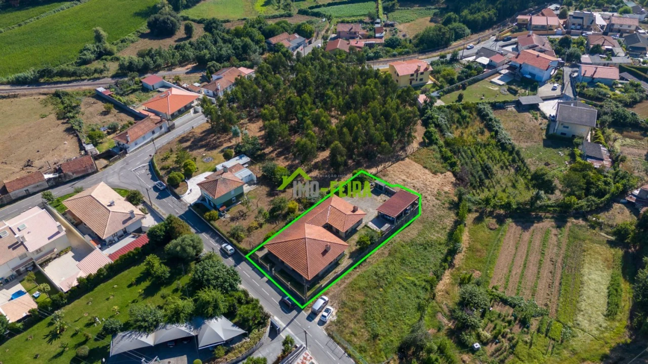 Apartamento T5 para Venda em Arrifana Foto 9
