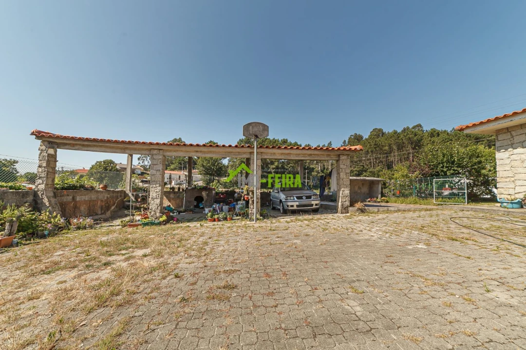 Apartamento T5 para Venda em Arrifana Foto 55