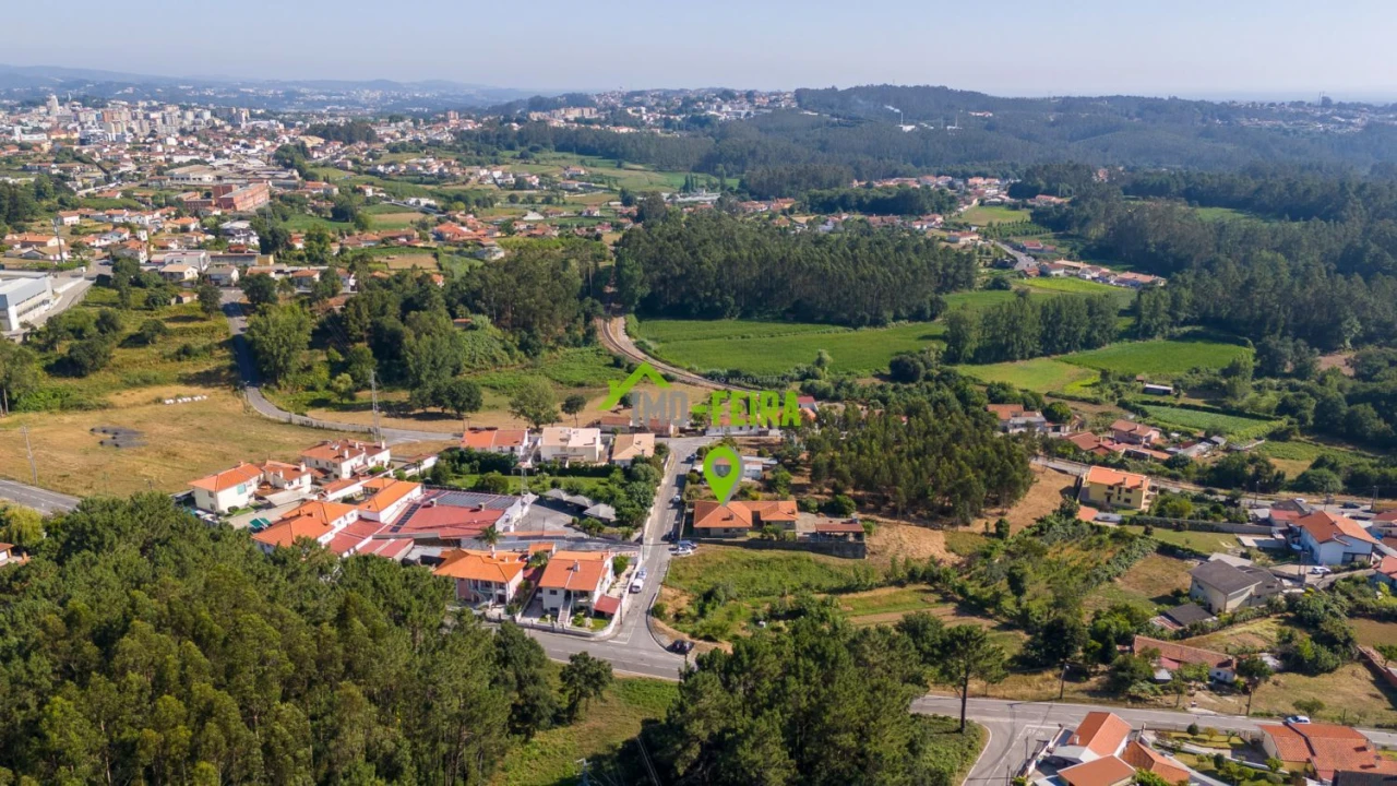 Apartamento T5 para Venda em Arrifana Foto 54