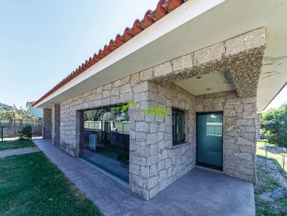 Apartamento T5 para Venda em Arrifana Foto 1