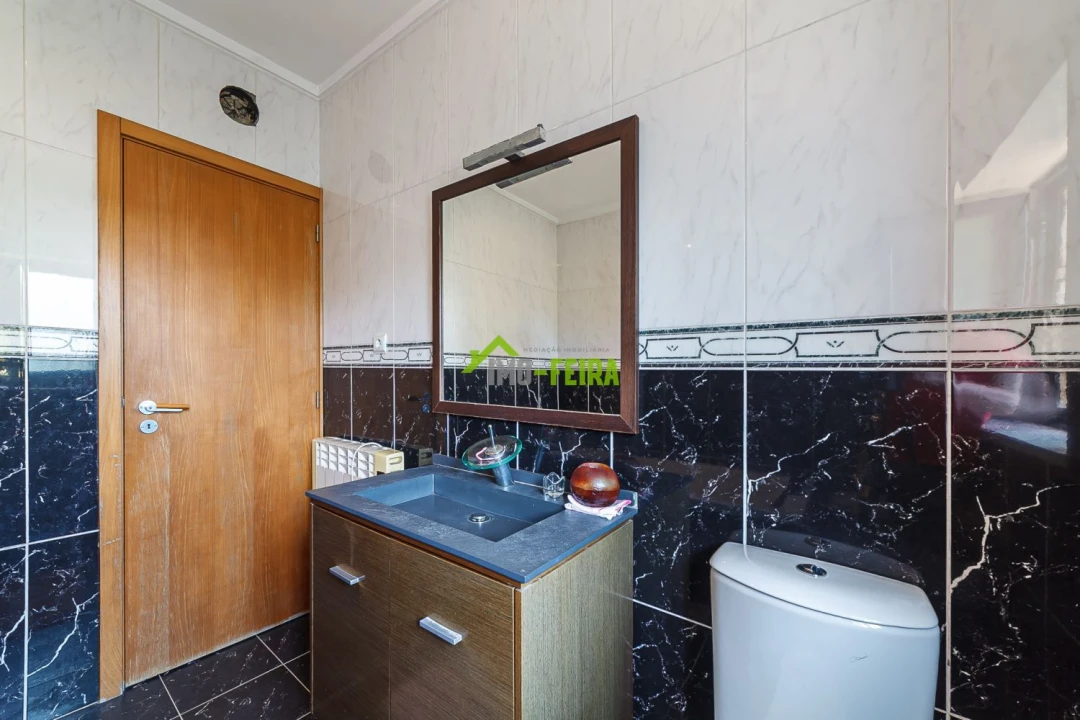 Apartamento T5 para Venda em Arrifana Foto 29