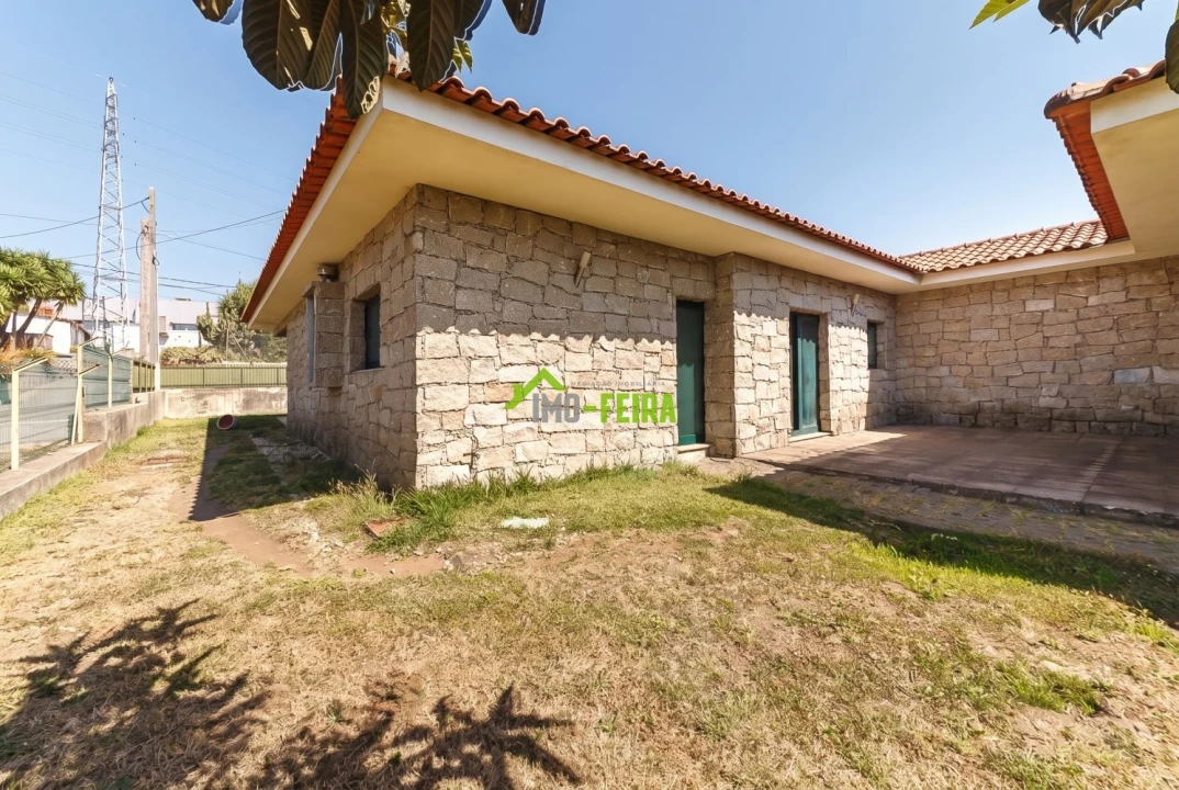 Apartamento T5 para Venda em Arrifana Foto 3