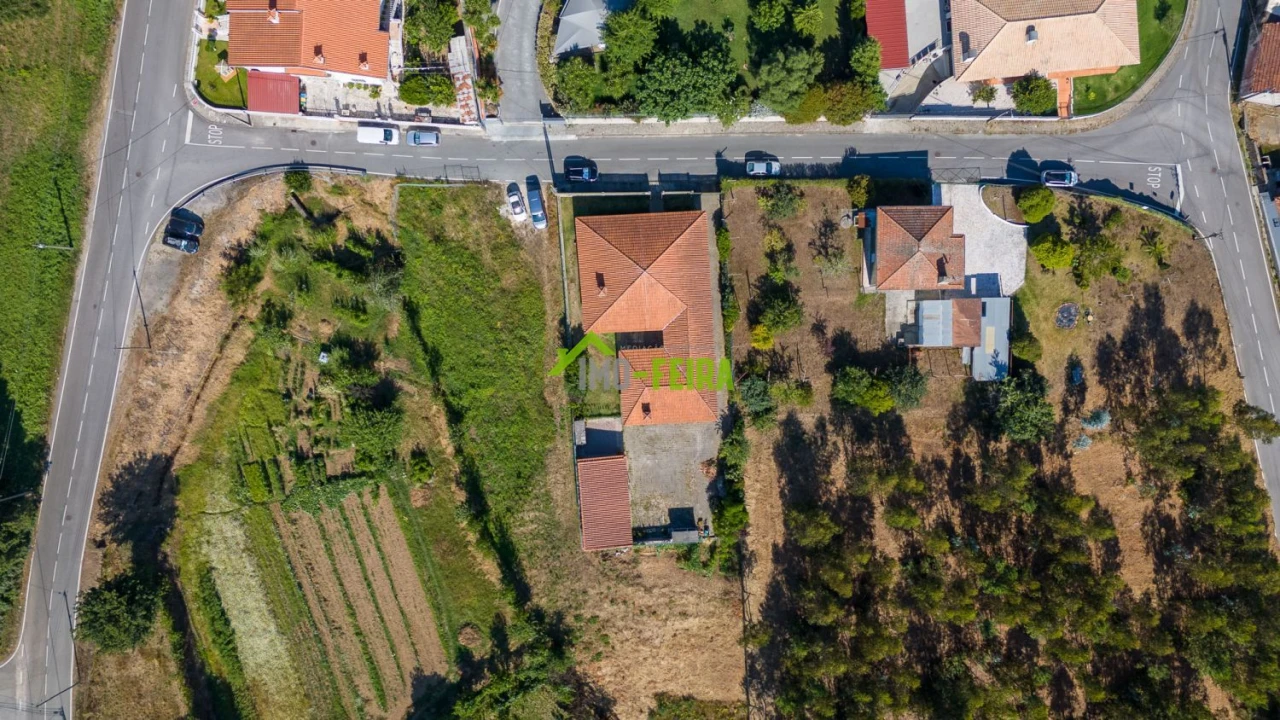 Apartamento T5 para Venda em Arrifana Foto 53