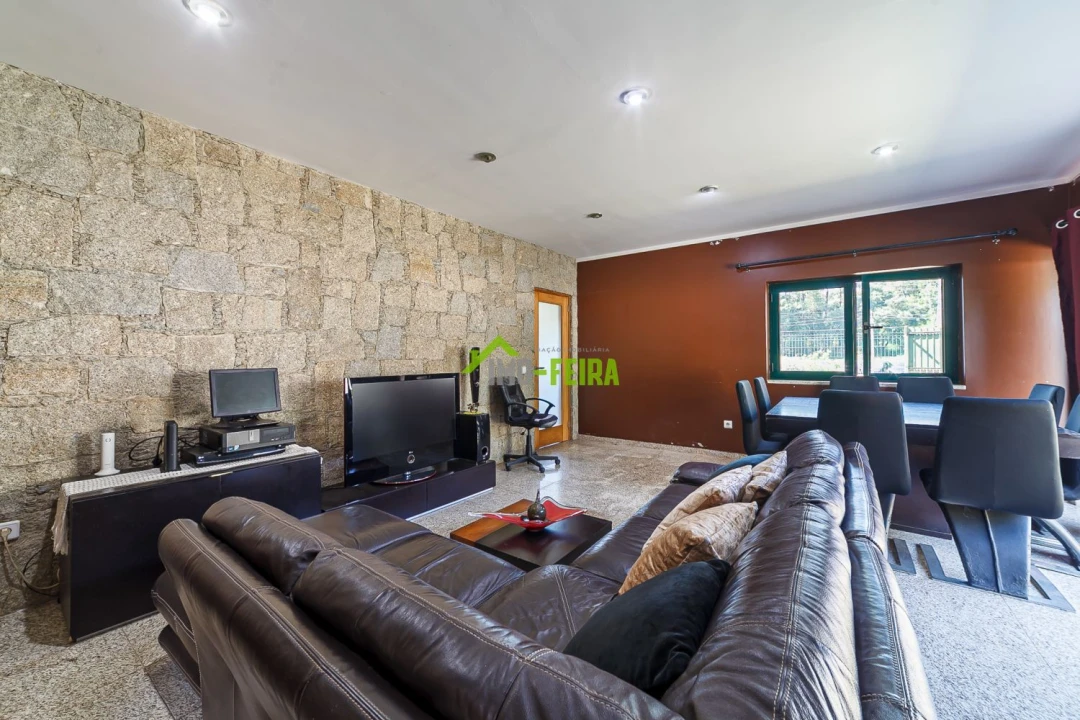 Apartamento T5 para Venda em Arrifana Foto 15