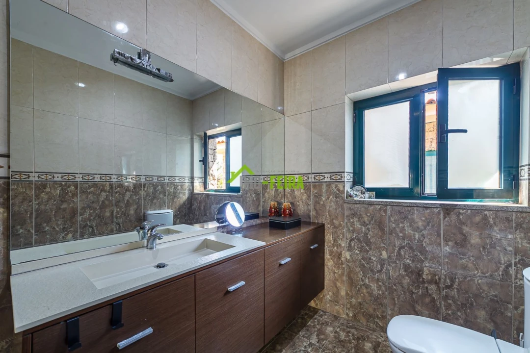 Apartamento T5 para Venda em Arrifana Foto 23