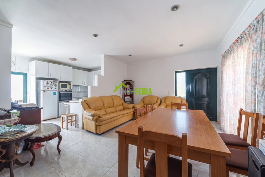 Apartamento T5 para Venda em Arrifana Foto 41