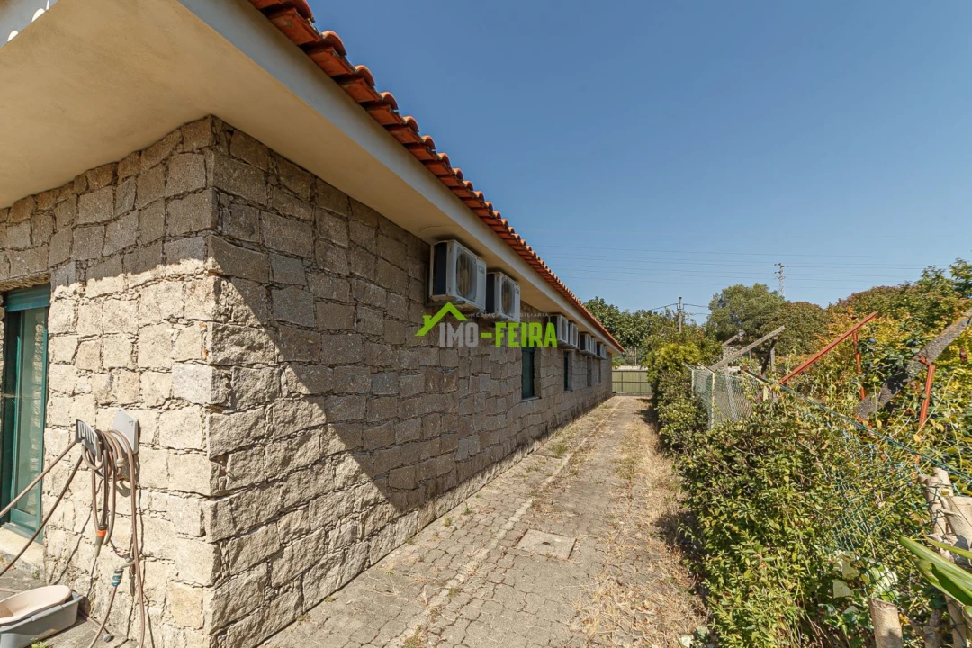 Apartamento T5 para Venda em Arrifana Foto 56