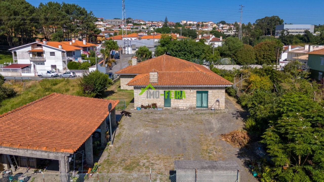 Apartamento T5 para Venda em Arrifana Foto 50