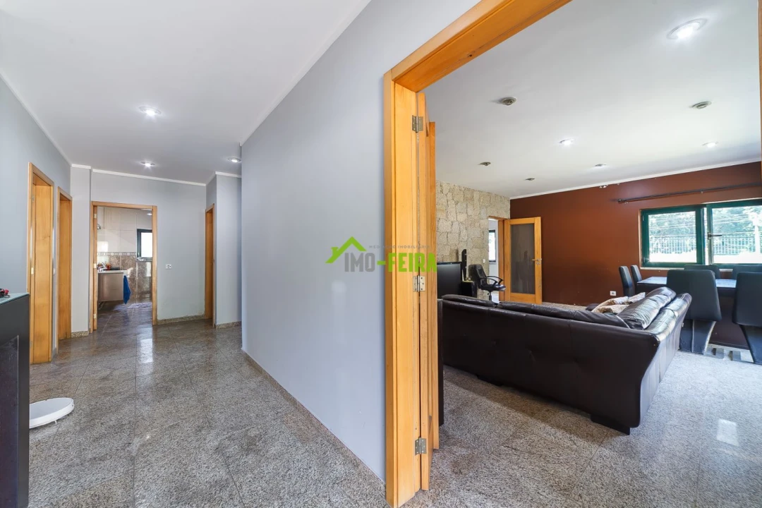 Apartamento T5 para Venda em Arrifana Foto 16