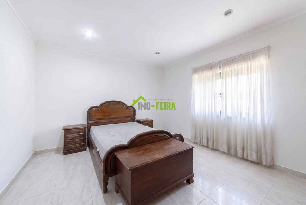 Apartamento T5 para Venda em Arrifana Foto 37
