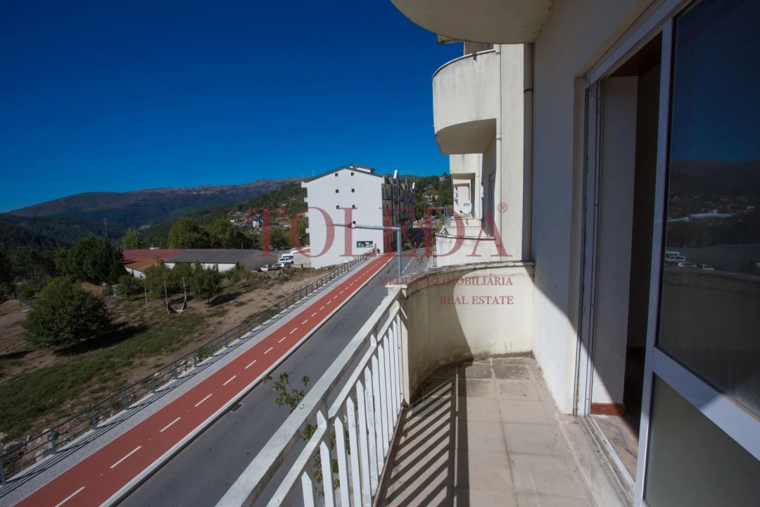 Apartamento T3 para Venda em Castro Daire Foto 14