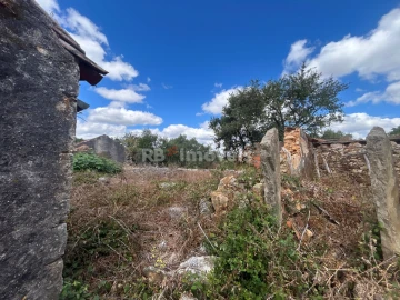 Quinta T4 para Venda em Além da Ribeira e Pedreira