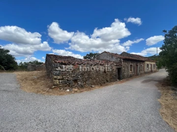 Quinta T4 para Venda em Além da Ribeira e Pedreira