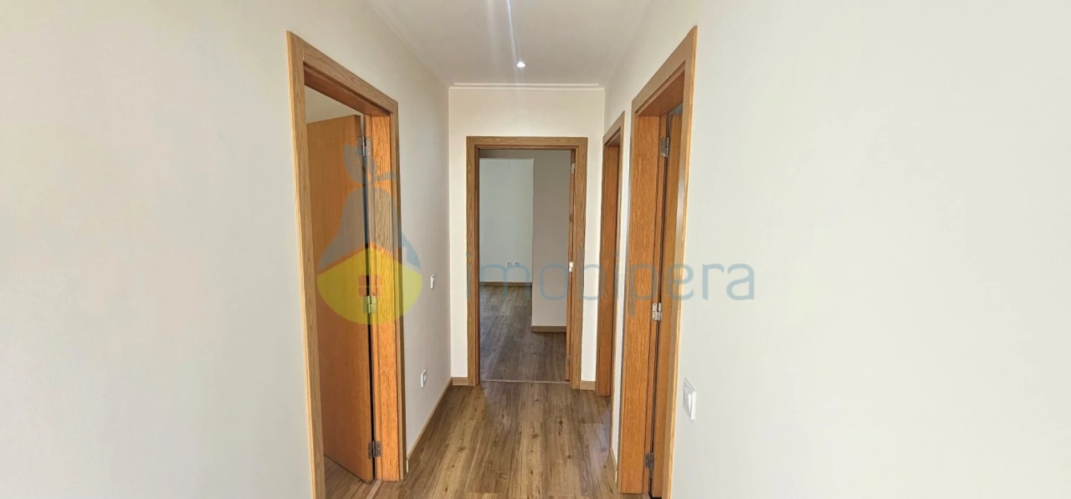 Moradia T2 para Venda em Guia Foto 4