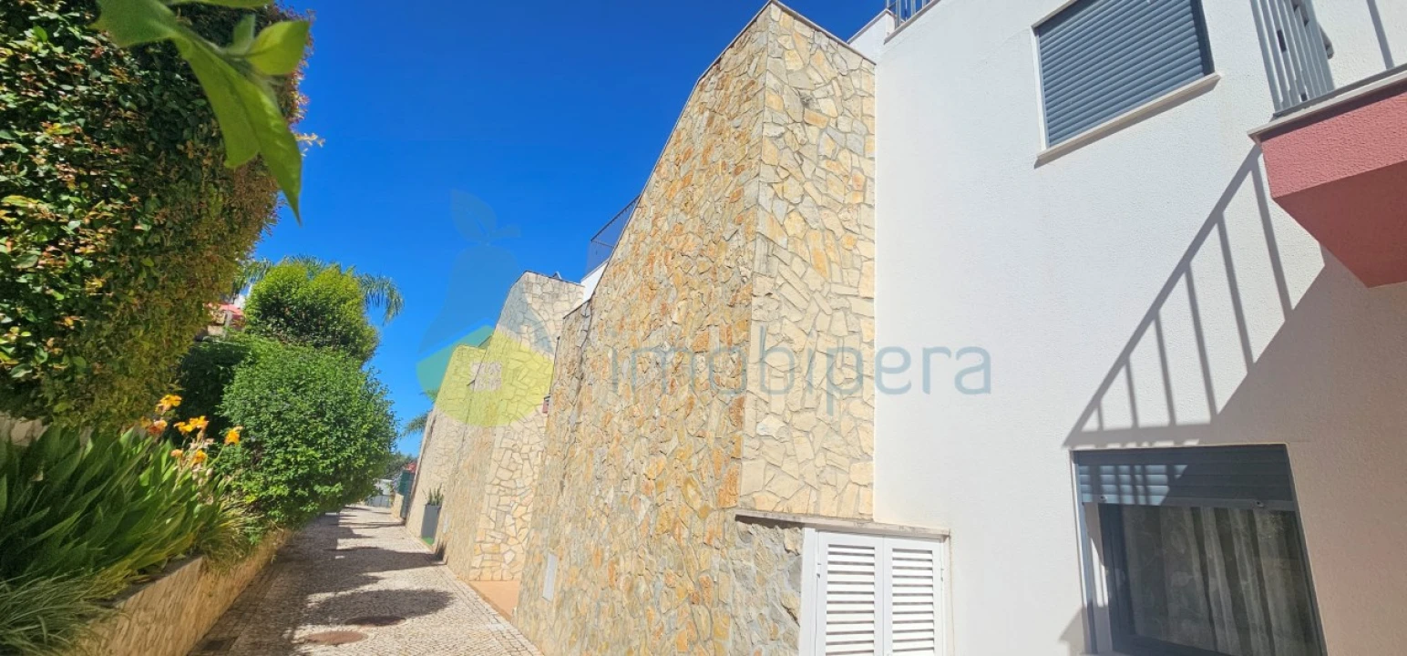 Moradia T2 para Venda em Guia Foto 3