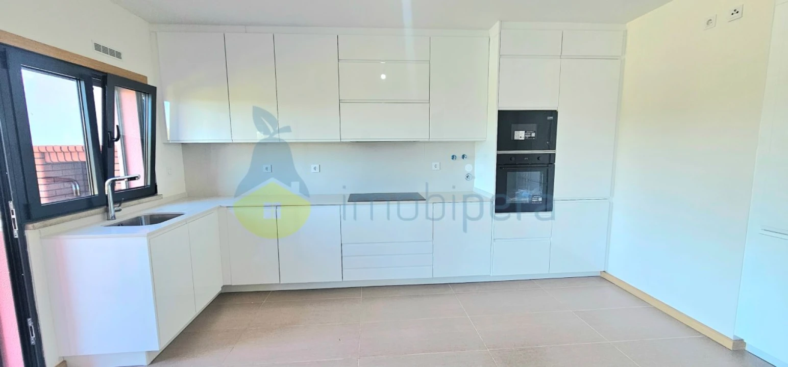 Moradia T2 para Venda em Guia Foto 9