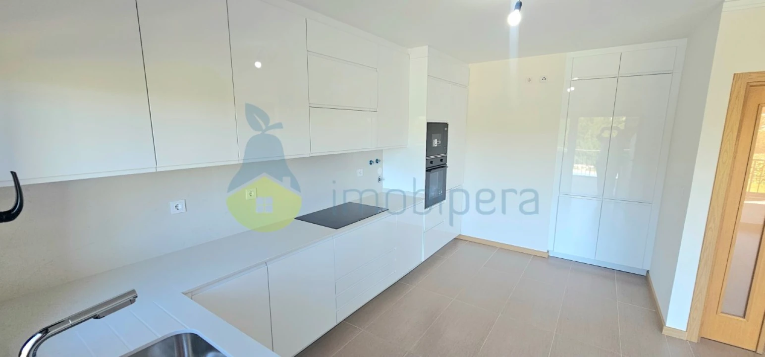 Moradia T2 para Venda em Guia Foto 8