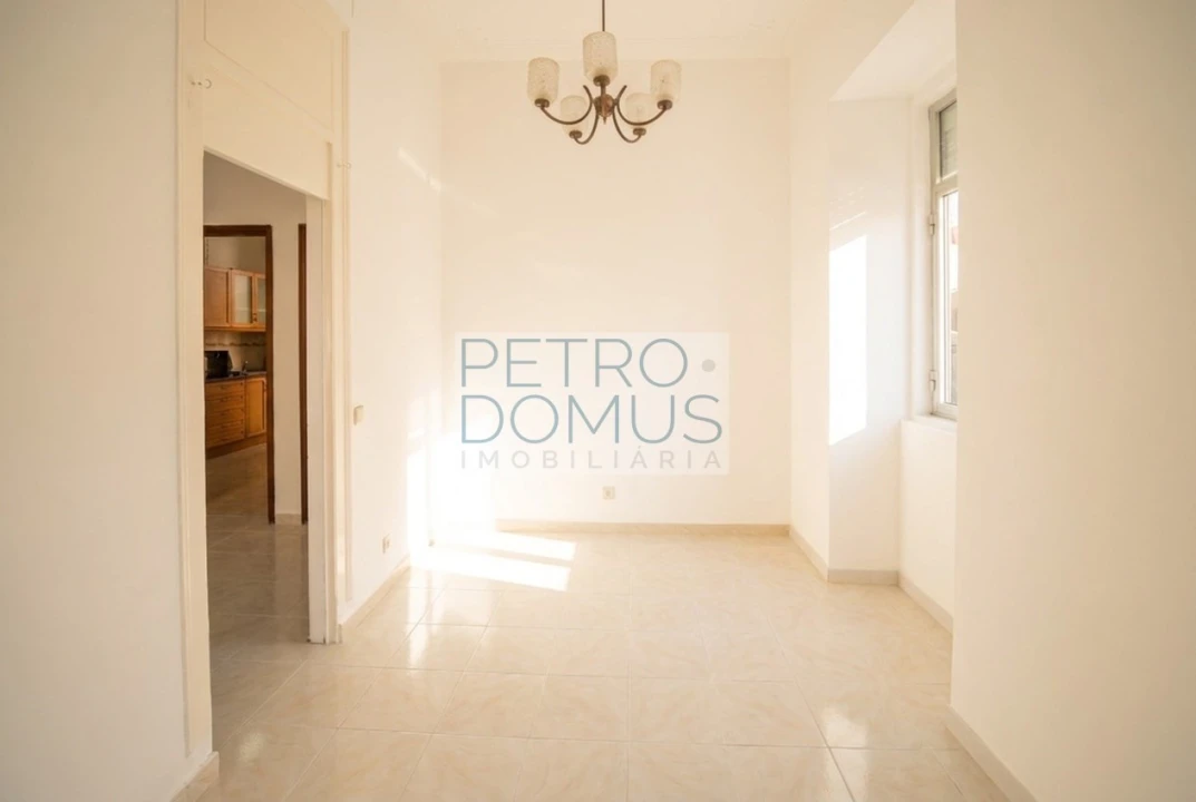 Apartamento T2 para Venda em Penha de França Foto 2