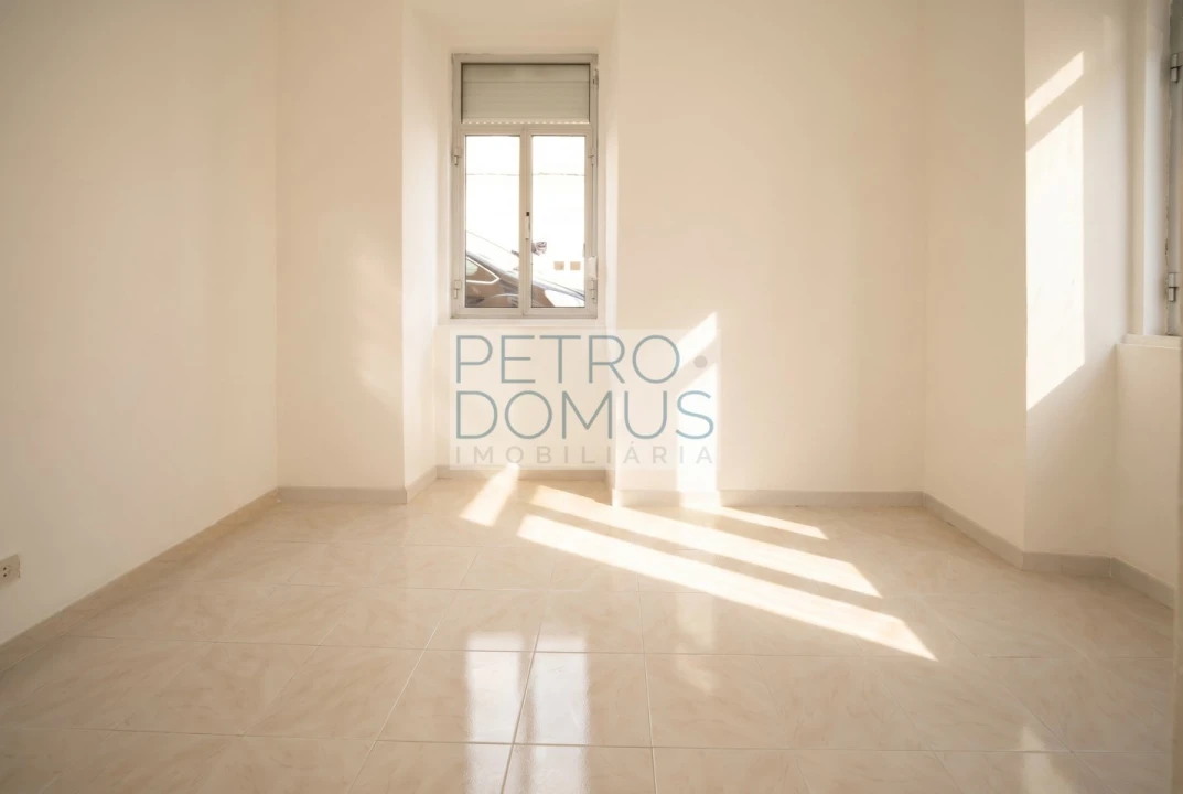 Apartamento T2 para Venda em Penha de França Foto 5