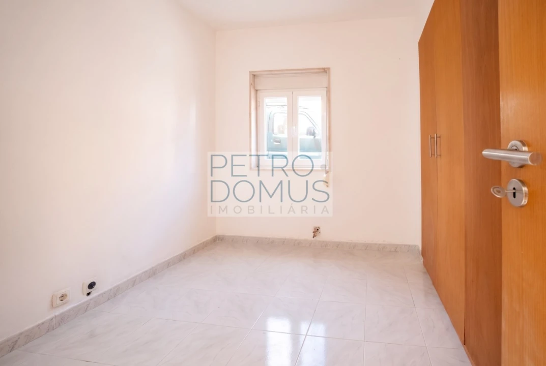 Apartamento T2 para Venda em Penha de França Foto 16