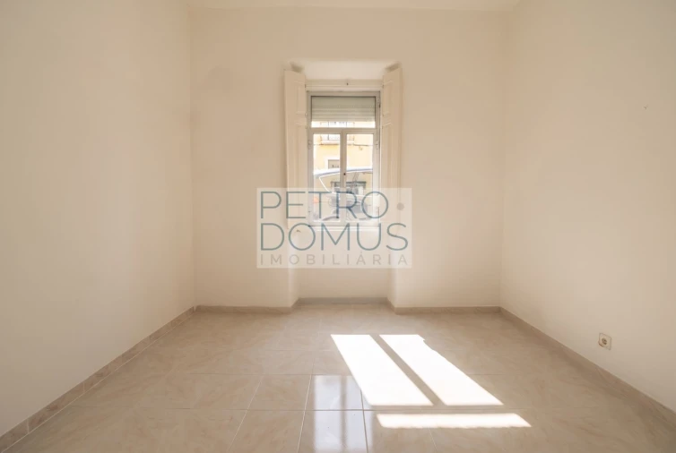 Apartamento T2 para Venda em Penha de França Foto 3