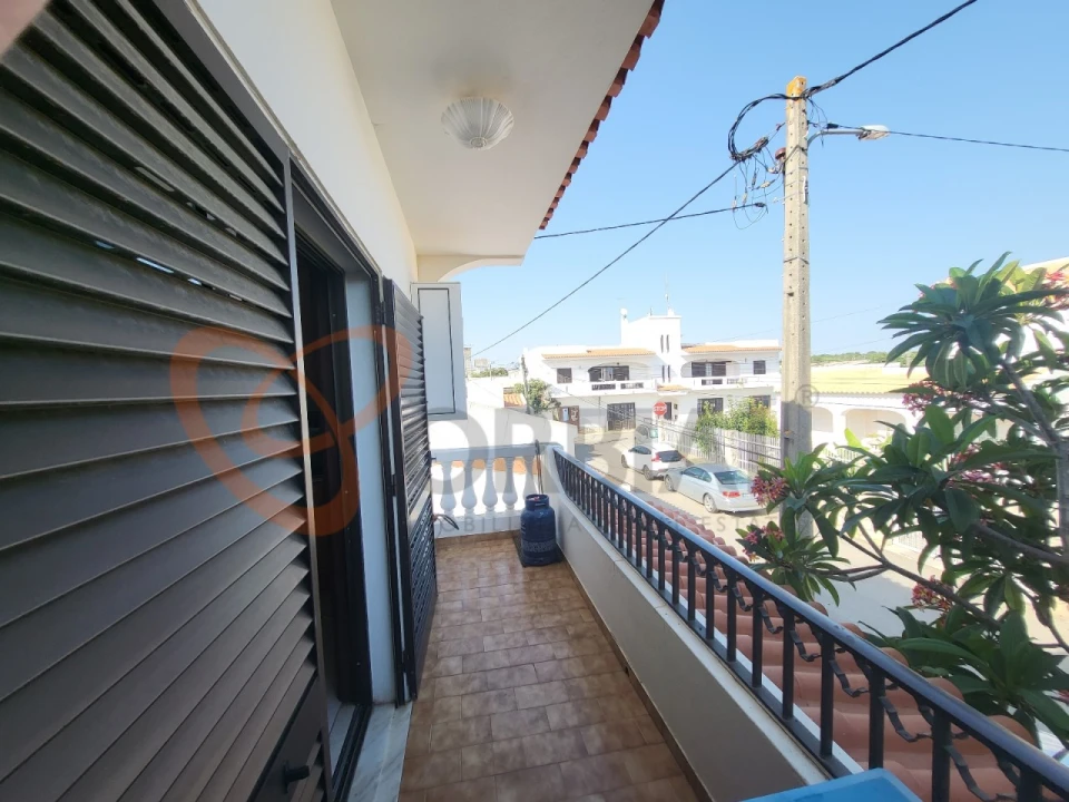 Moradia T5 para Venda em Ferreiras Foto 5