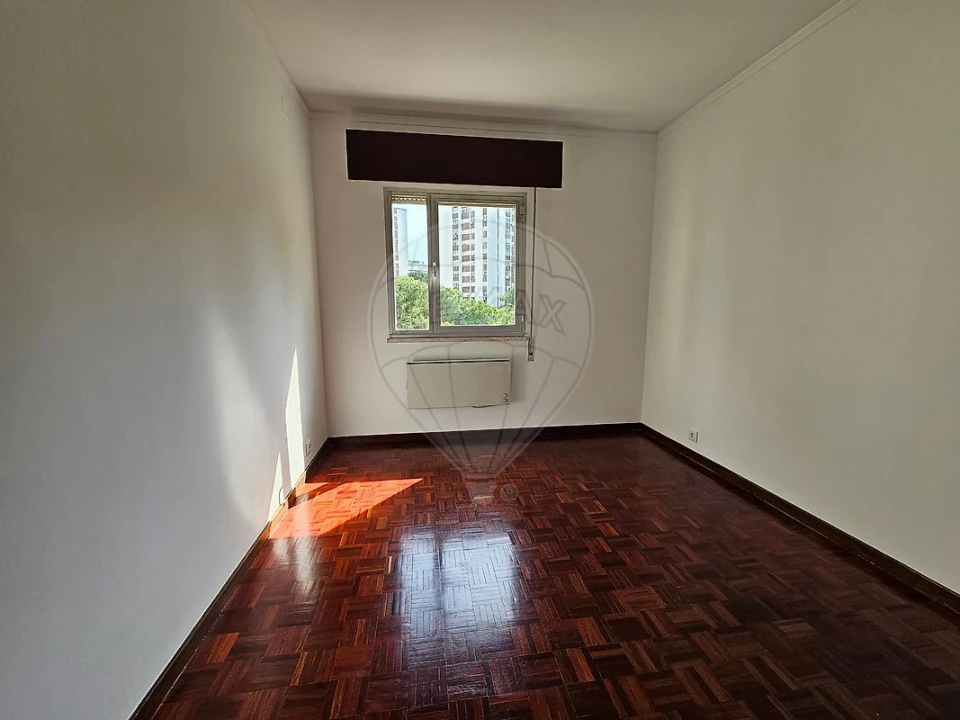 Apartamento T3 para Arrendamento em Santo António dos Cavaleiros e Frielas Foto 14