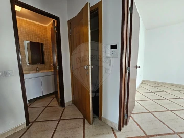 Apartamento T3 para Arrendamento em Santo António dos Cavaleiros e Frielas