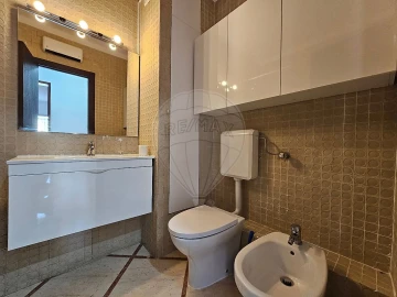 Apartamento T3 para Arrendamento em Santo António dos Cavaleiros e Frielas