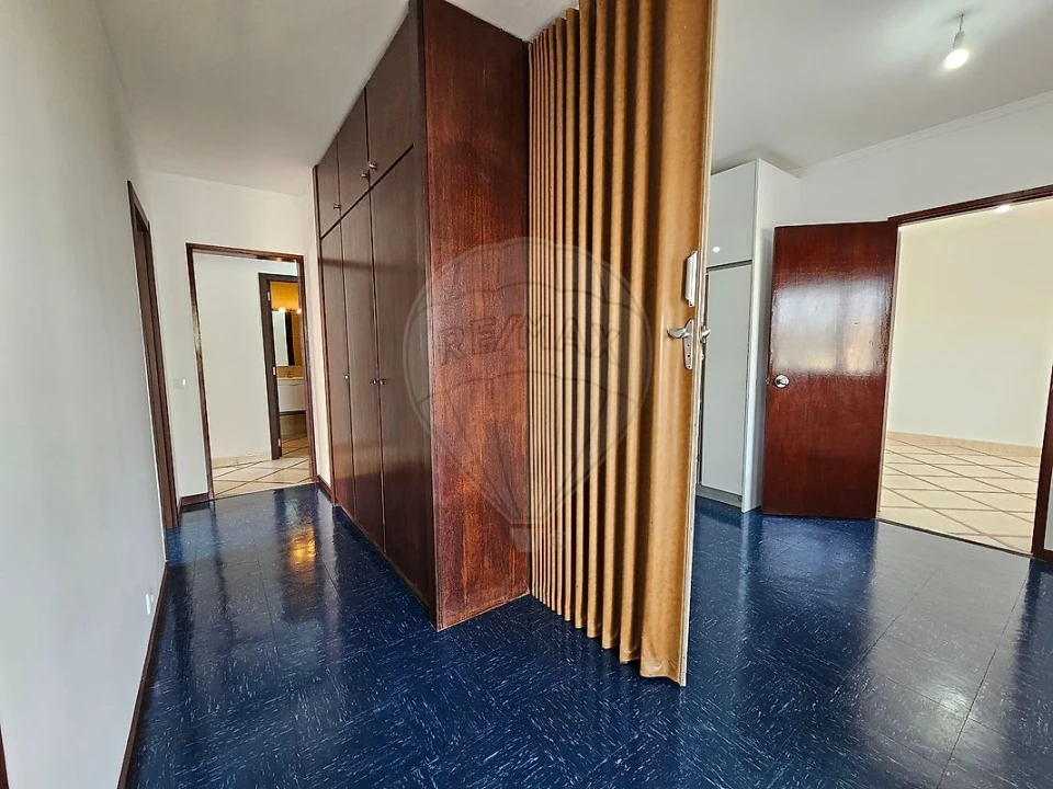 Apartamento T3 para Arrendamento em Santo António dos Cavaleiros e Frielas Foto 6