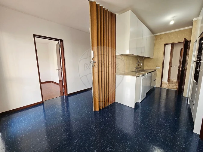 Apartamento T3 para Arrendamento em Santo António dos Cavaleiros e Frielas Foto 5