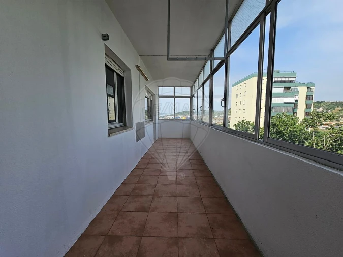 Apartamento T3 para Arrendamento em Santo António dos Cavaleiros e Frielas Foto 17