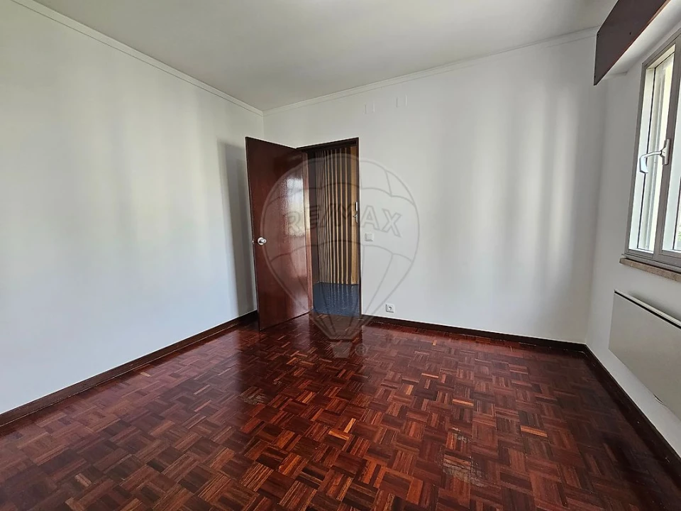 Apartamento T3 para Arrendamento em Santo António dos Cavaleiros e Frielas Foto 15