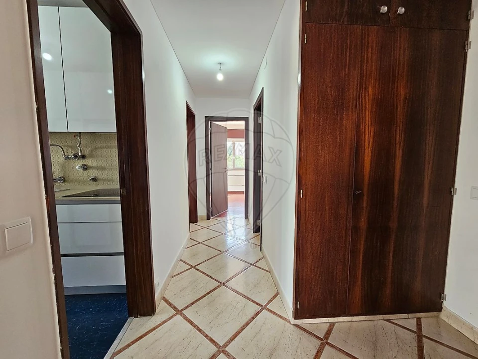 Apartamento T3 para Arrendamento em Santo António dos Cavaleiros e Frielas Foto 7