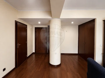 Apartamento T1 para Arrendamento em Mafamude e Vilar do Paraíso