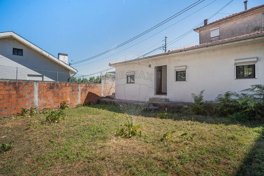 Moradia T2 para Venda em Oliveira do Douro Foto 14