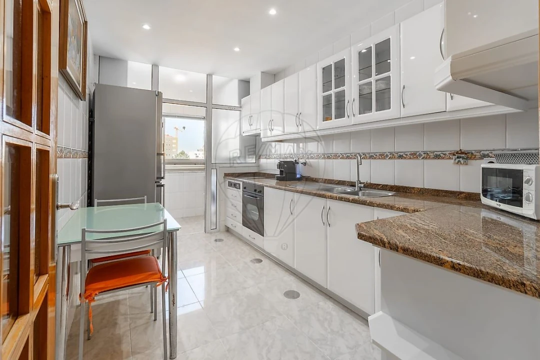 Apartamento T2 para Venda em Mafamude e Vilar do Paraíso Foto 1
